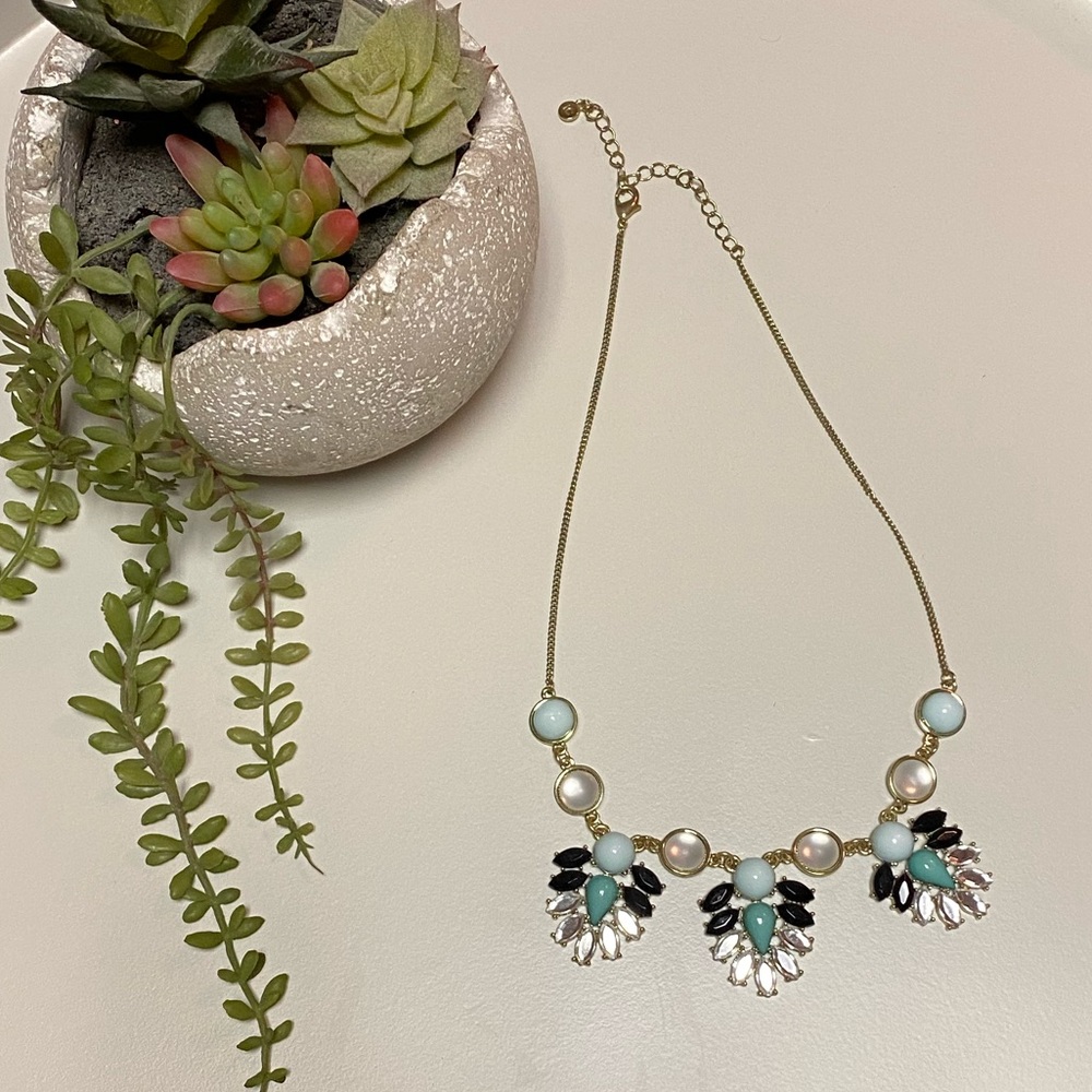 ☀️ 3/$25 New York & Company Three Stone Necklace